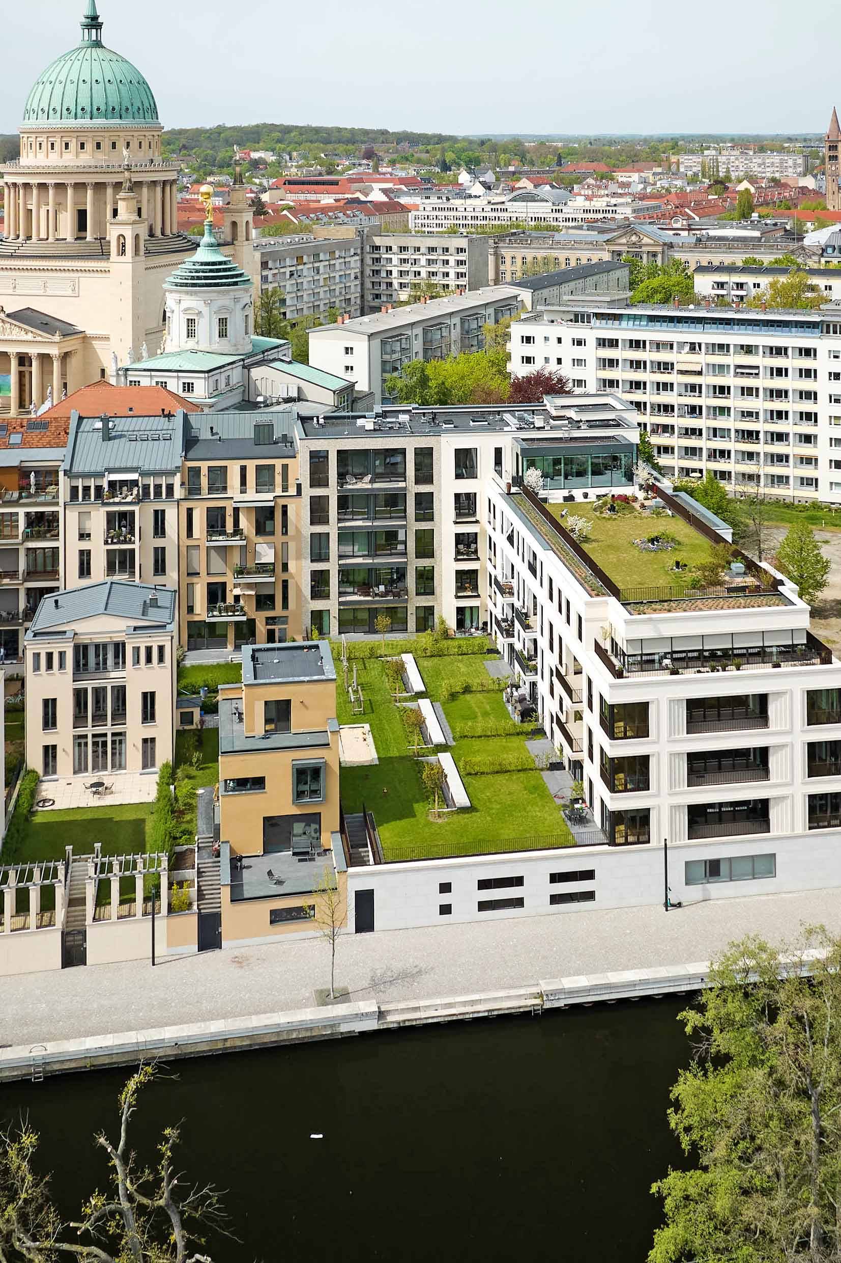 Domizil Versailler Platz Potsdam Barberini Museum Balkon Ausblick Kanal