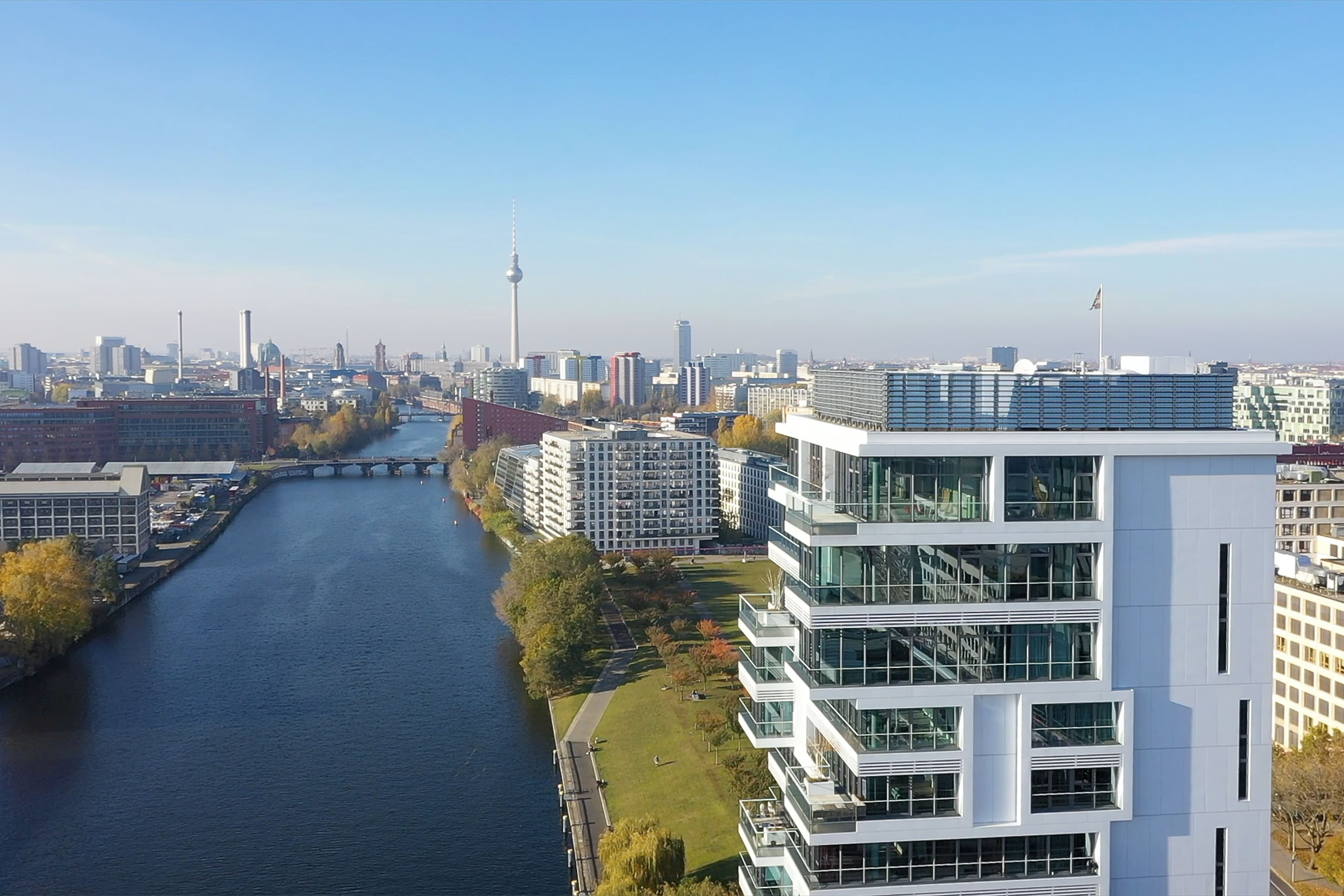 Wohnen an der Spree im Living Levels Penthouse  Luxus Immobilien in Berlin am Wasser